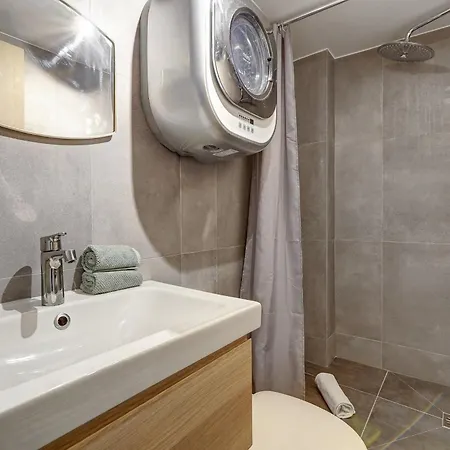 Apartment Near Place Des Vosges Appartamento *