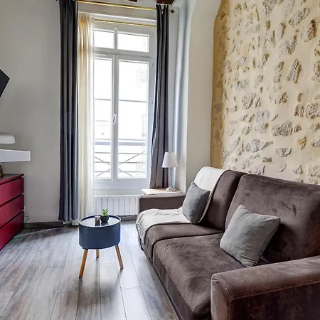 Apartment Near Place Des Vosges * Parigi
