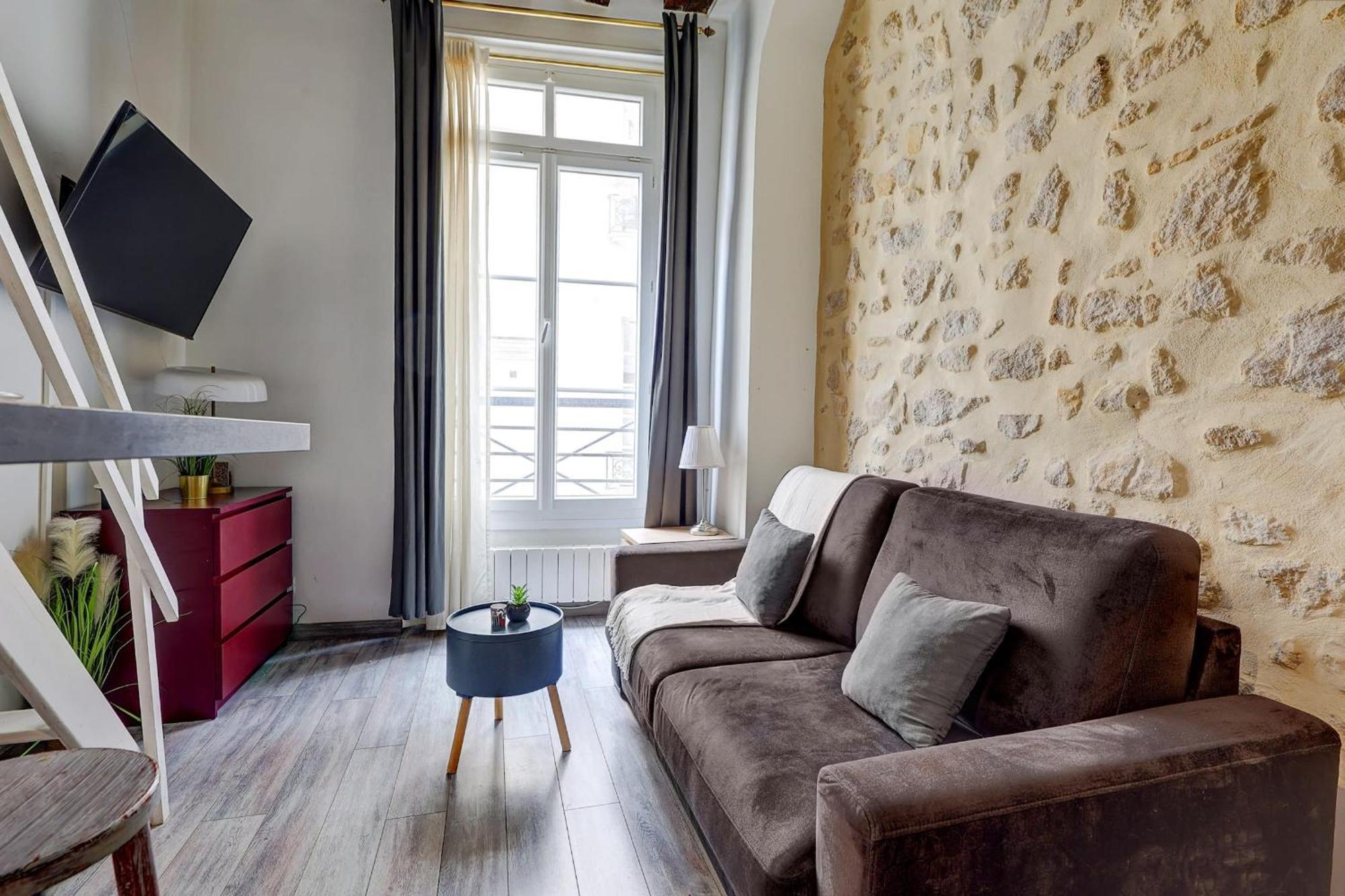 Apartment Near Place Des Vosges * Parigi